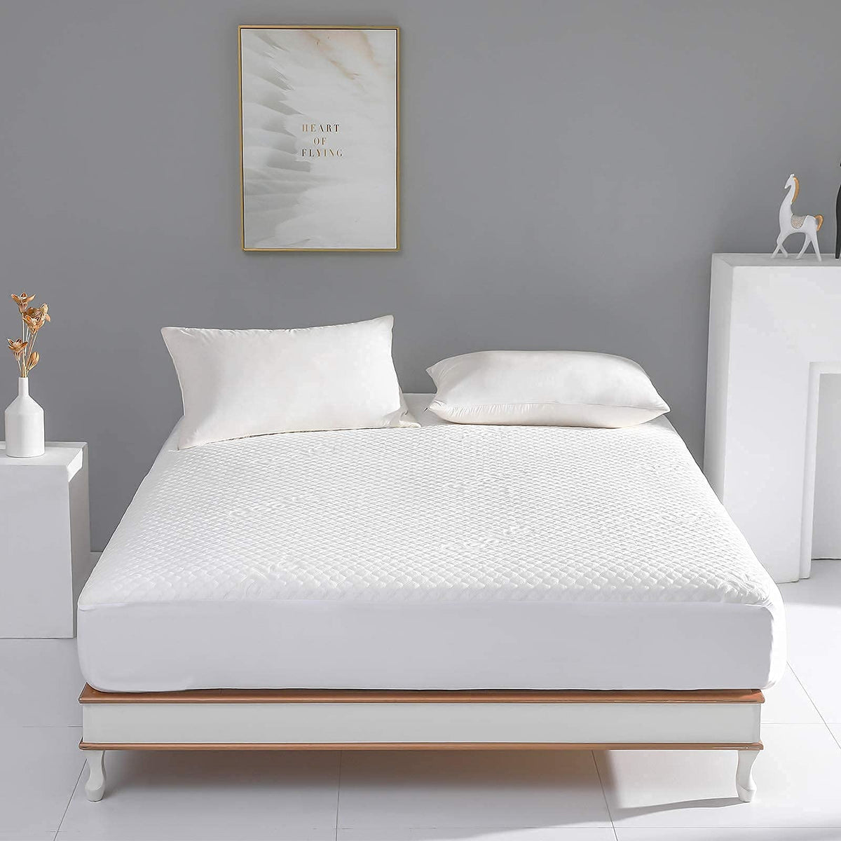 Queen Size Waterproof Mattress Protector Fitted Mattress Pad Cover with Deep Pocket Up to 18''