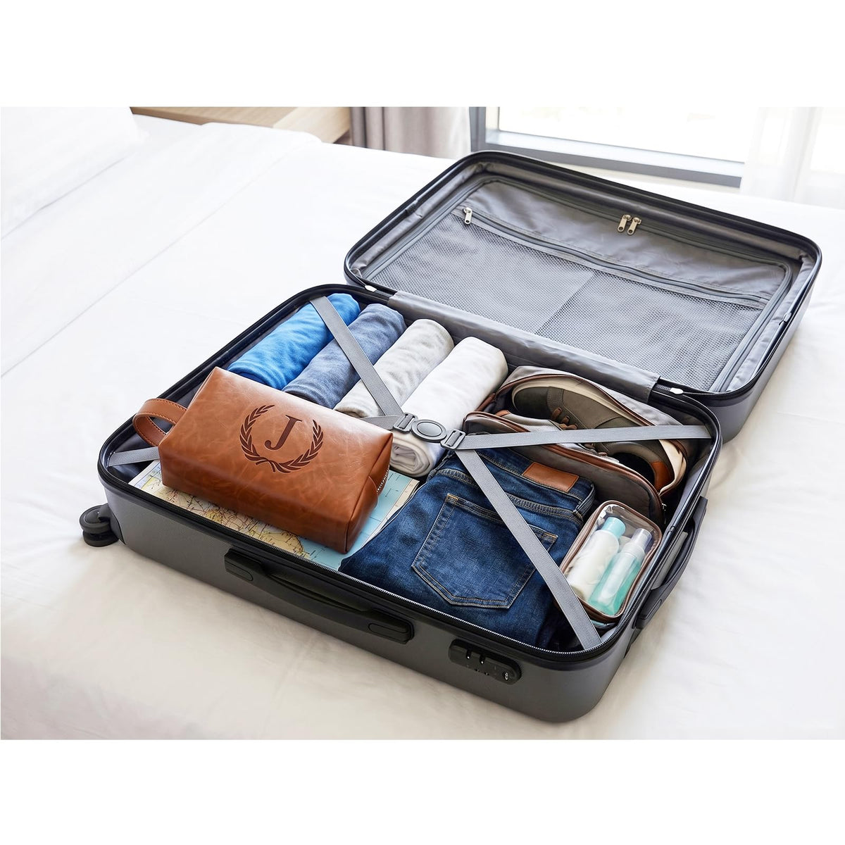 XUMGCUTM Personalized Leather Toiletry Travel Bag for Men Custom Christmas Birthday Gifts for Men Groomsmen Dad Husband Boyfriend Engraved Initial Waterproof Shaving Bags(B, Light Brown)