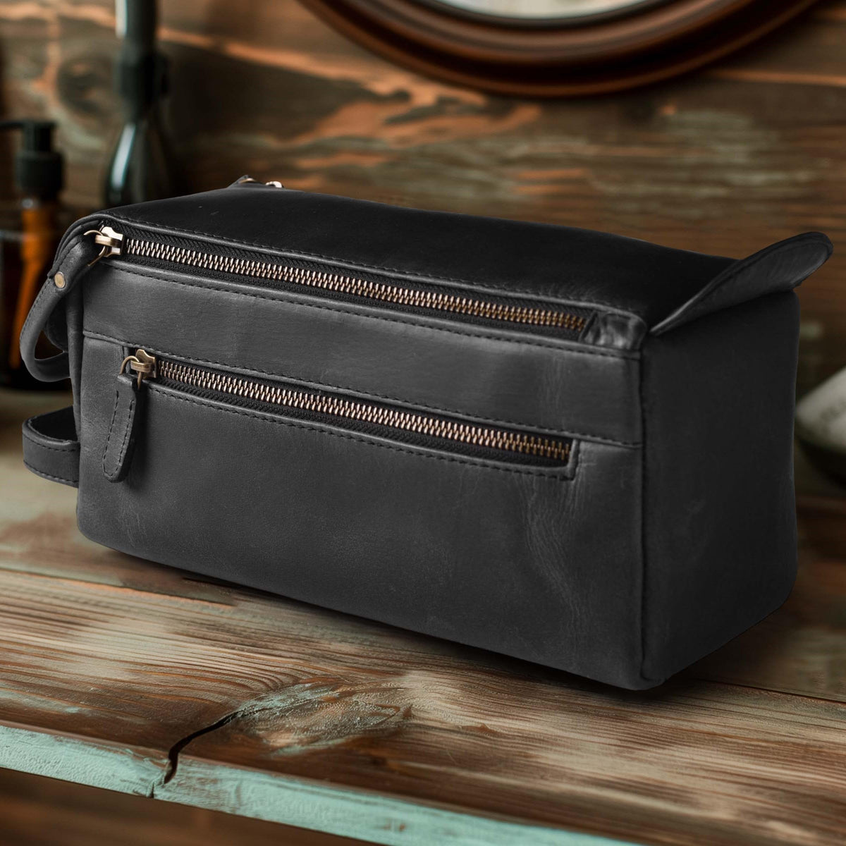 LEATHER VILLAGE Genuine Leather Travel Toiletry Bag - Water-Resistant Dopp Kit for Toiletries, Large Shaving Bag & Bathroom Organizer - Gift for Men & Women - Distressed Black