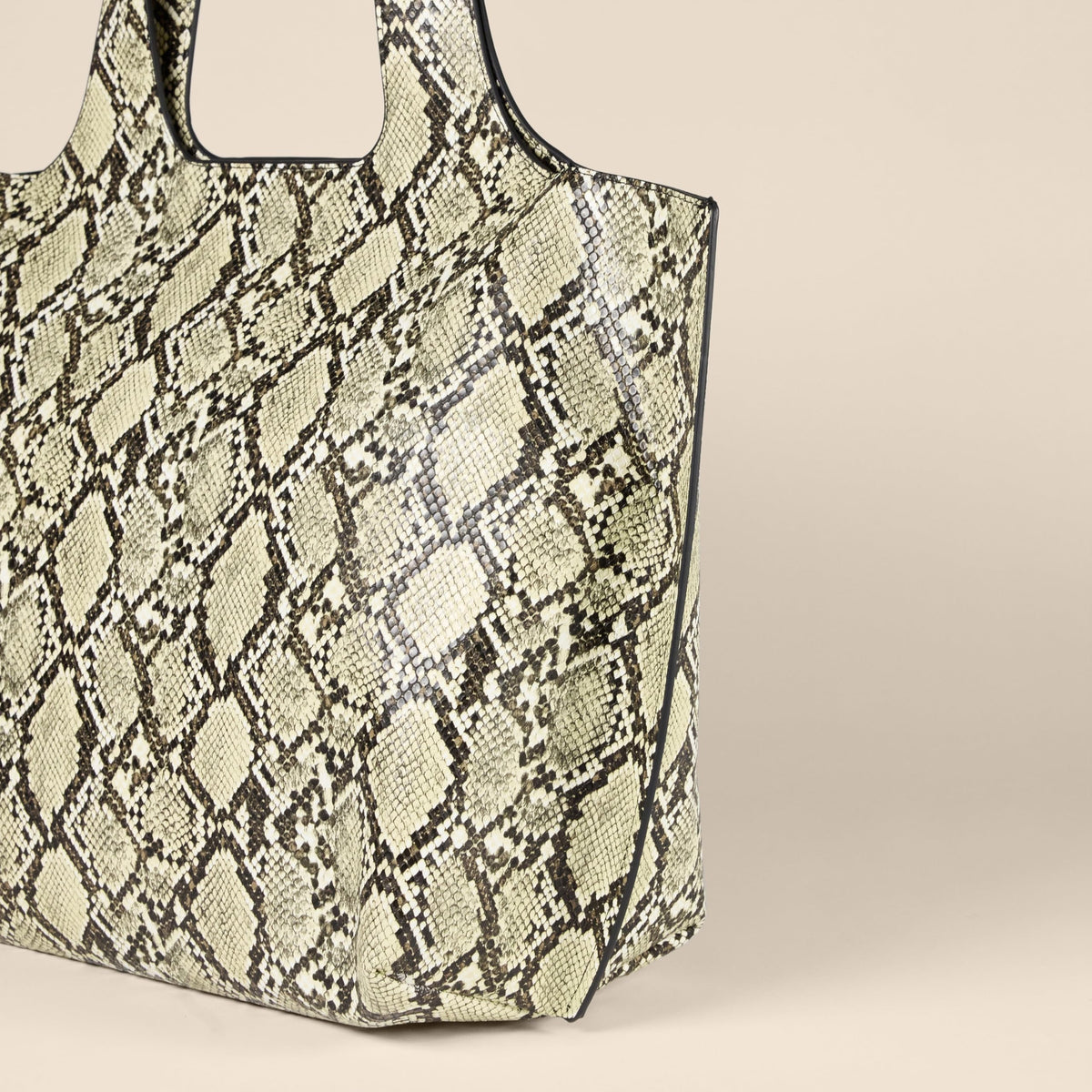 Amazon Essentials Women's Oversized Tote Bag, Grey Faux Snakeskin, One Size