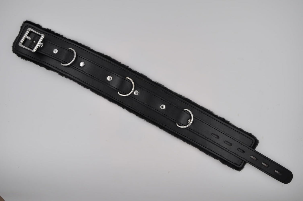 Soft Plush-Lined Leather Choker Necklace with Detachable Leash Ring & Chain – Adjustable, Stylish Unisex Body Jewelry for Everyday Wear or Parties (Black & Pink) (black)