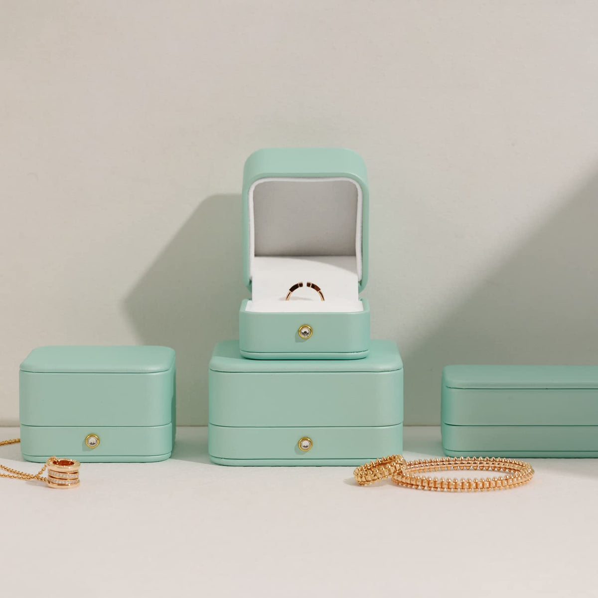 Oirlv Gorgeous Mint Green Ring Box Leather Engagement Ring Case Jewelry Gift Box for Wedding Proposal Velvet Interior