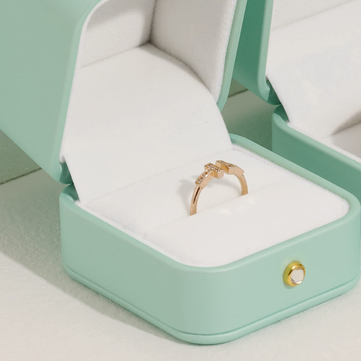 Oirlv Gorgeous Mint Green Ring Box Leather Engagement Ring Case Jewelry Gift Box for Wedding Proposal Velvet Interior