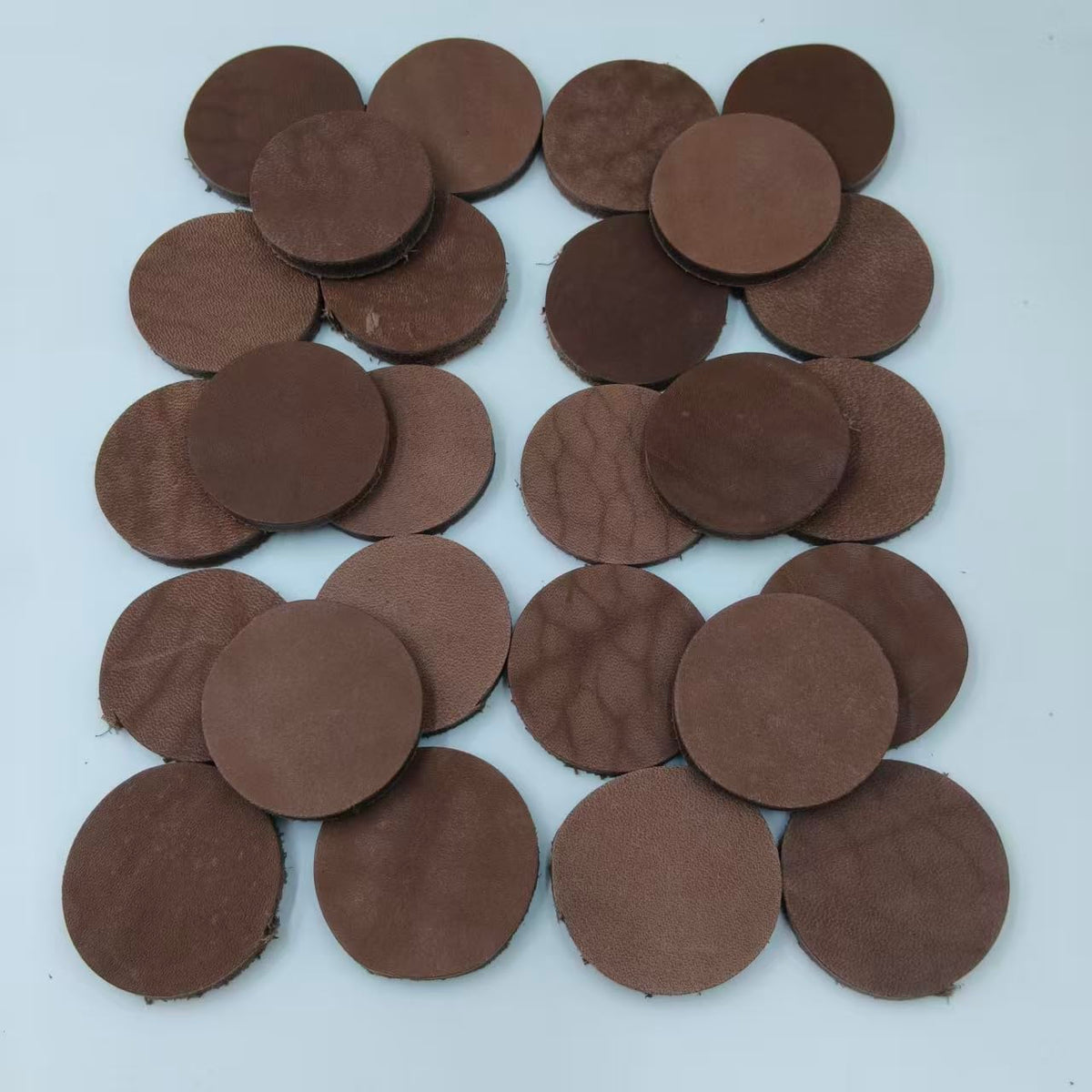 YiJiaXiang 40mm Diameter Round Sliced Genuine Leather, 3-5mm Thick Natural Leather, Suitable for Stamping pad Leather Cutting Pieces, Embossing Making Process (Coffee Color 30 Pieces)