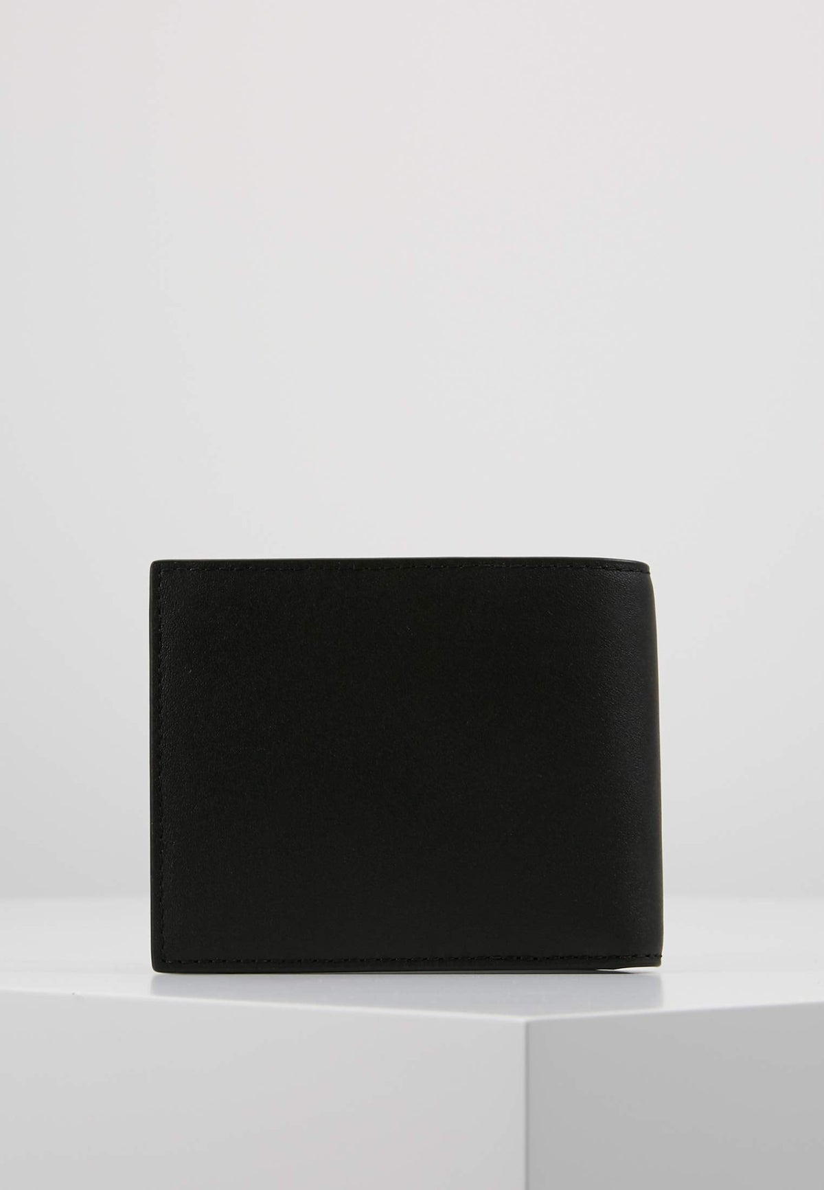 Lacoste Men's FG Small Billfold Wallet, Black, One Size