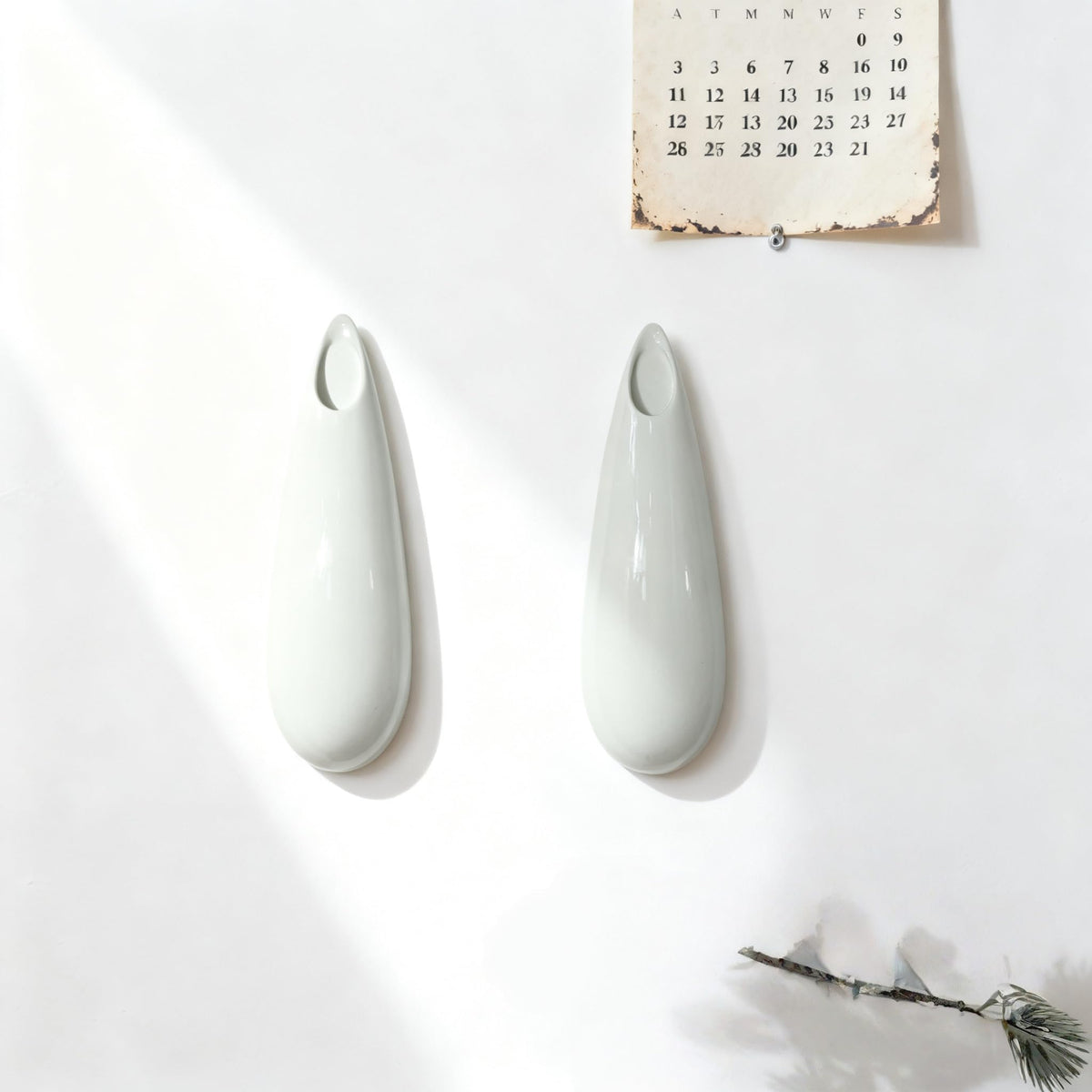 2 Pack White Ceramic Wall Vases,11.8 Inch Wall Hanging Plant Holder,Cubicle Modern Decor Plant Holder Vase for Indoor Plants, Hanging Propagation Flower Pots for Air Vases