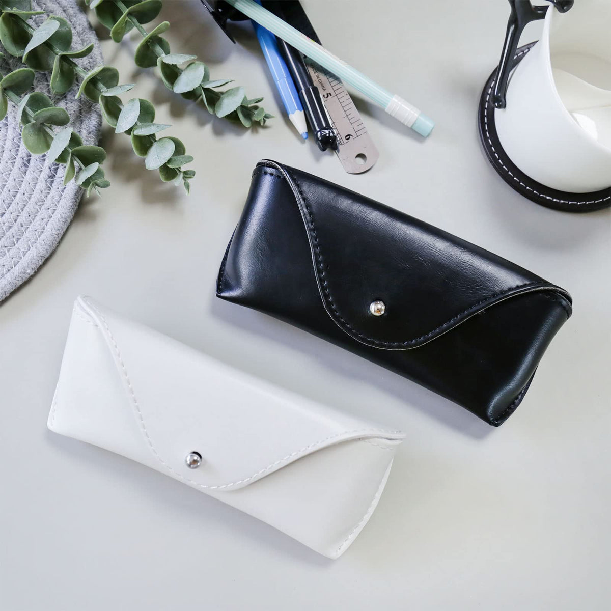 LogHog Portable Leather Sunglasses Pouch Soft Eye Glasses Carry Case for Women Men Student Horizontal Sunglass Box Case (Black)