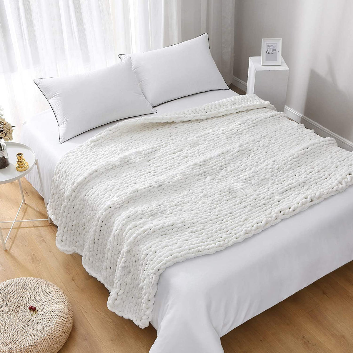 INNDUN Chunky Knit Blanket 48"x72" Handwoven Interior Decoration for Large Sofas and Beds White