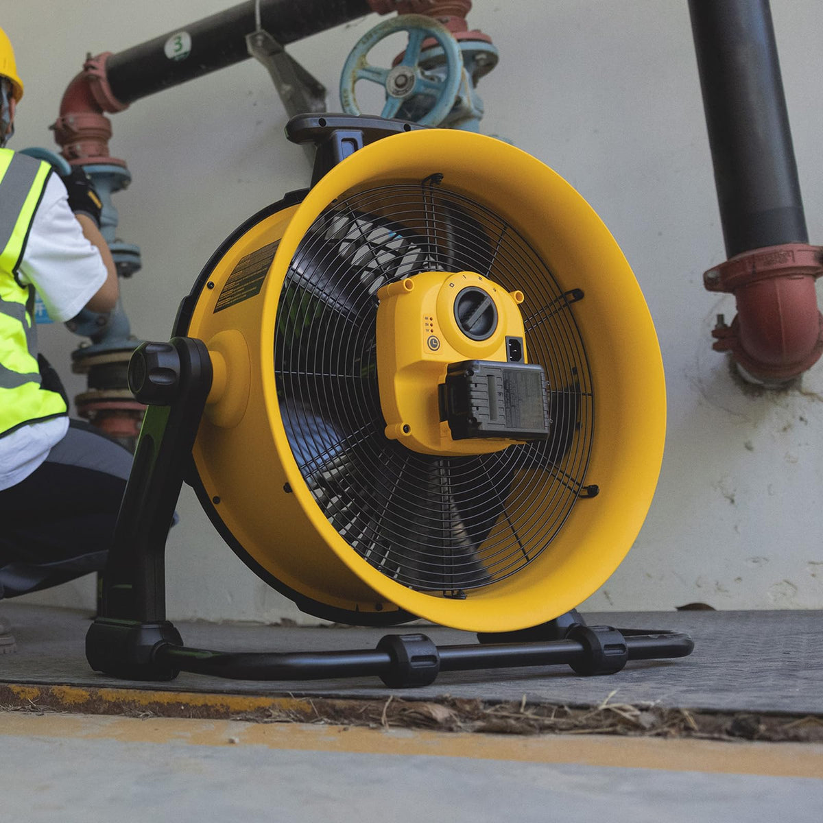 DEWALT Industrial High-Velocity Floor Fan AC/DC Dual Power Supply, 270° Adjustable Tilt Design 3-Speed 4000 CFM 6 ft Cord 18-Inch Barrel Fan, DXF1850B (Tool Only)