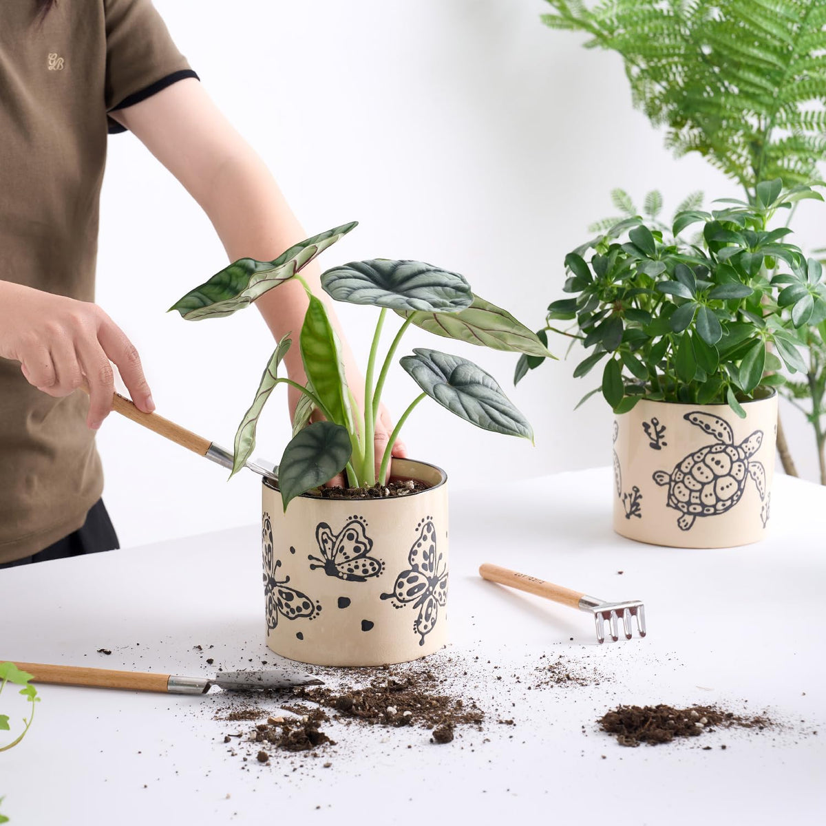 5 Inch Ceramic Plant Pots with Drainage Holes, Small Round Flower Pots for Indoor Plant, Unique Animal Flower Planters (Sea Turtle)