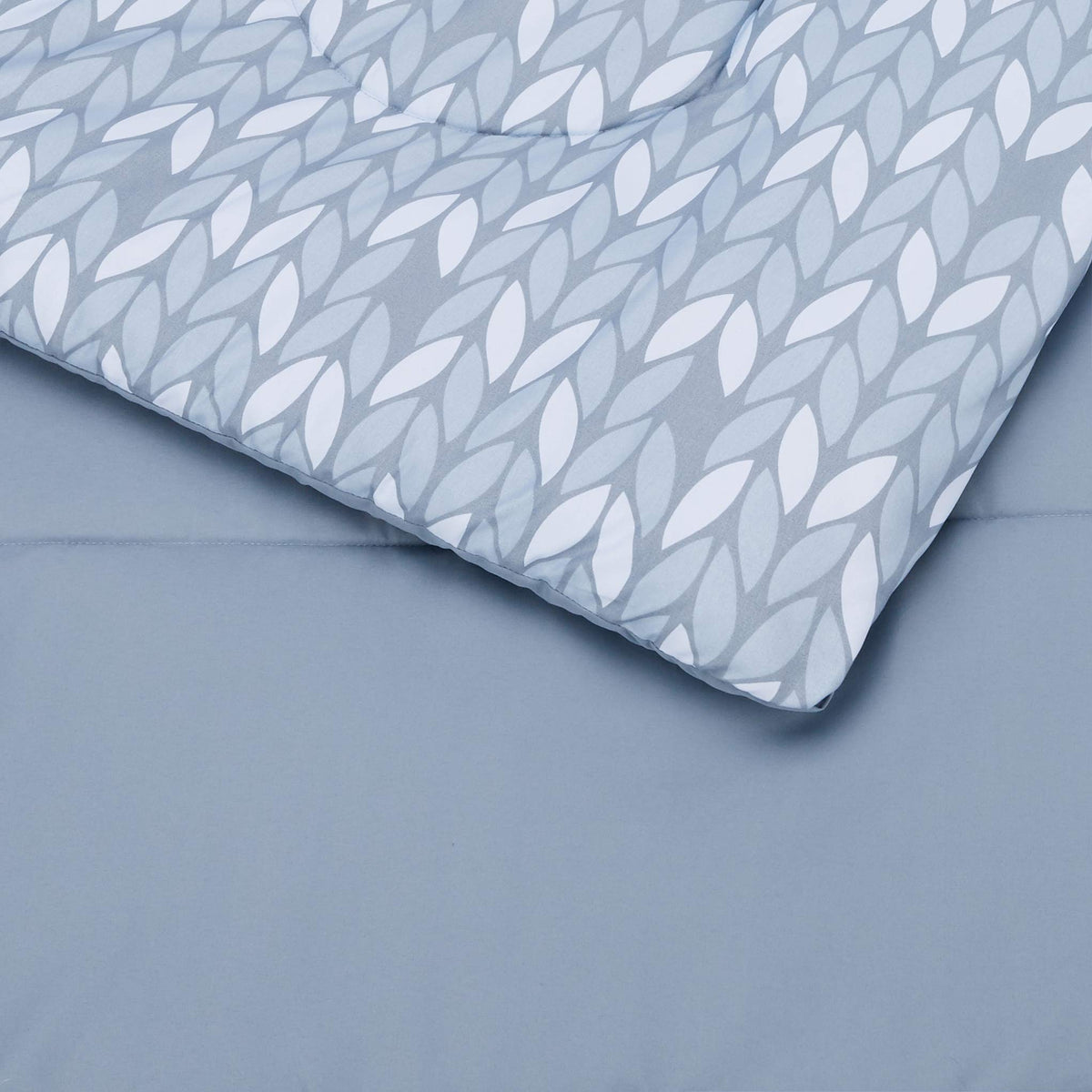 Amazon Basics Twin/Twin XL Comforter Bedding Set with Printed Sheets, 5-Piece, Gray Leaf, Lightweight Microfiber Bed-in-a-Bag, Machine Washable