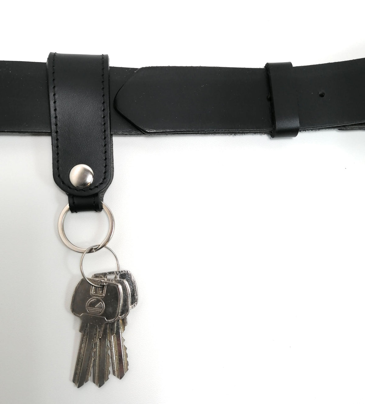 Key Chain Genuine Leather Car Keychain for Belt, Universal Key Fob Keychain Holder for Men and Women (Black key chain)