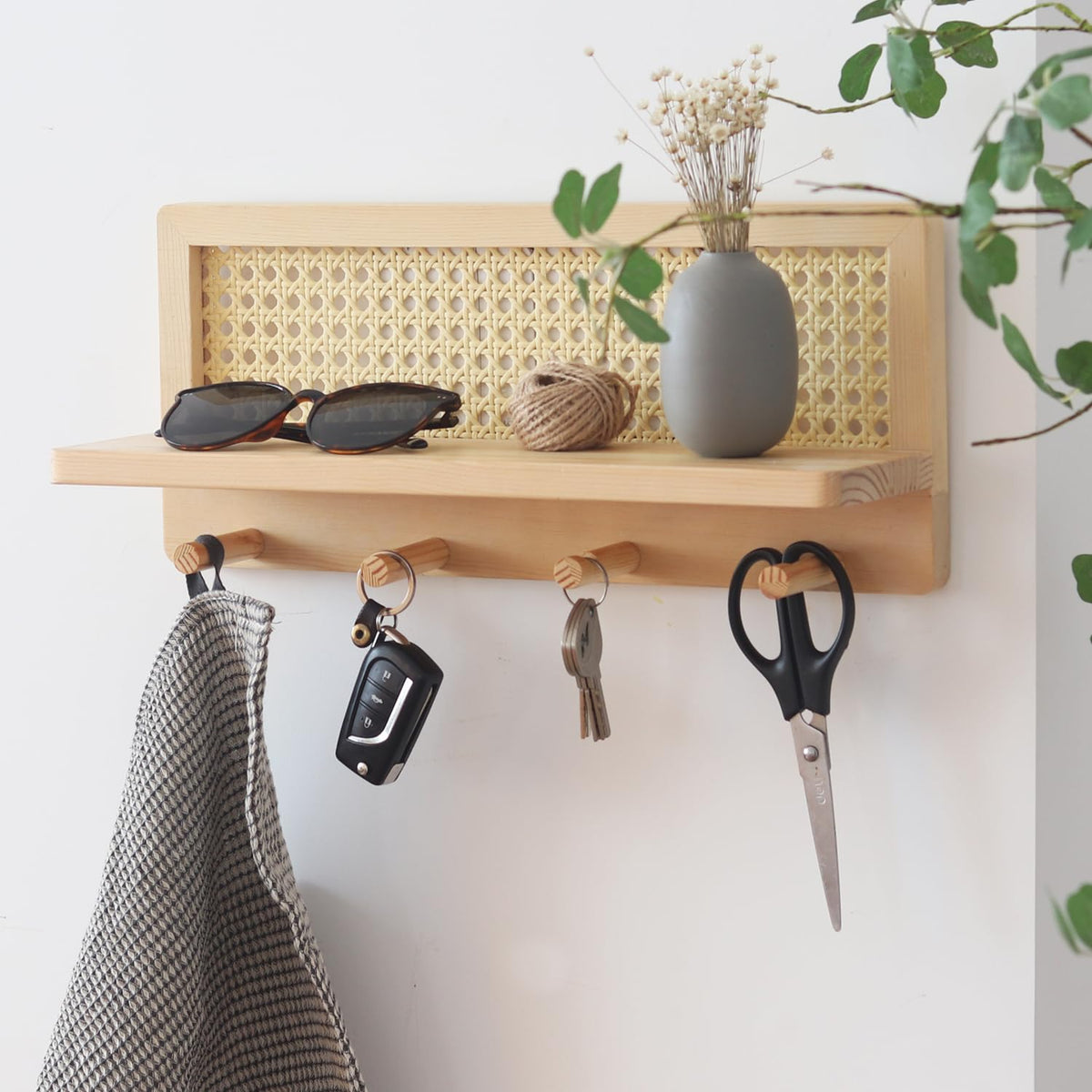 FRIADE PE Rattan Coat Rack Shelf Wall Mounted with 4 Hooks, Decorative Coat Hook Rack with Floating Shelf for Entryway, Nursery, Mudroom, Hallway, Kitchen, Office (Burlywood)