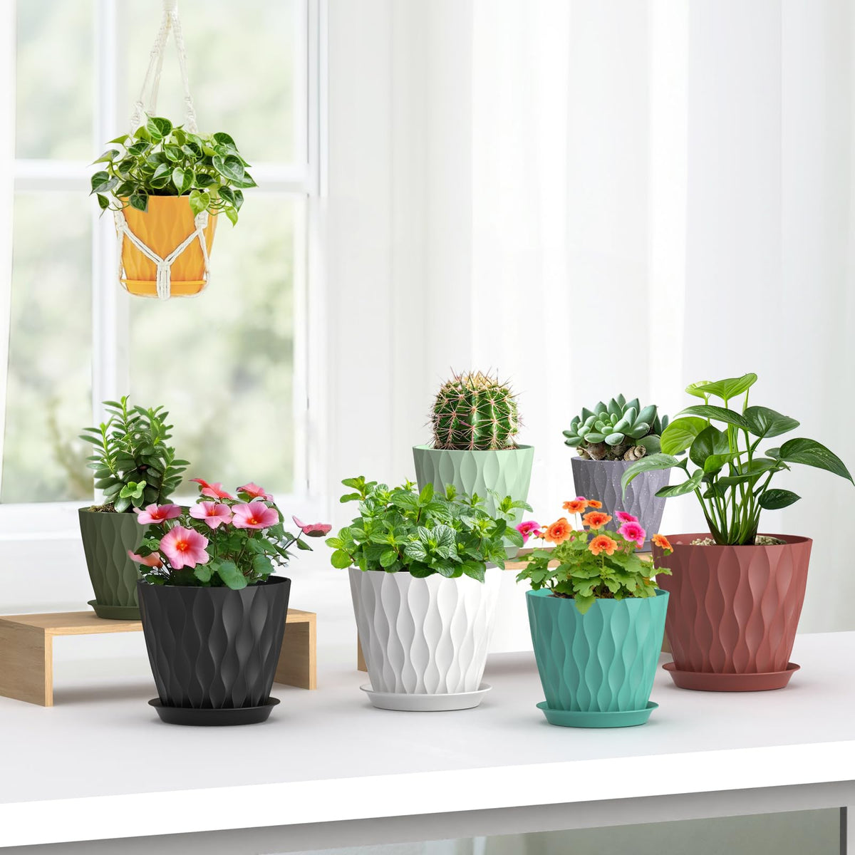 Meowell 7/6.5/6/5.5/5/4.5/4 inch Plant Pots for Indoor Outdoor Plants, 7 Pack Thick Flower Pots with Drainage Holes and Saucers, Modern Wave Texture Plastic Planter Pots for Nursery, Succulent, Black
