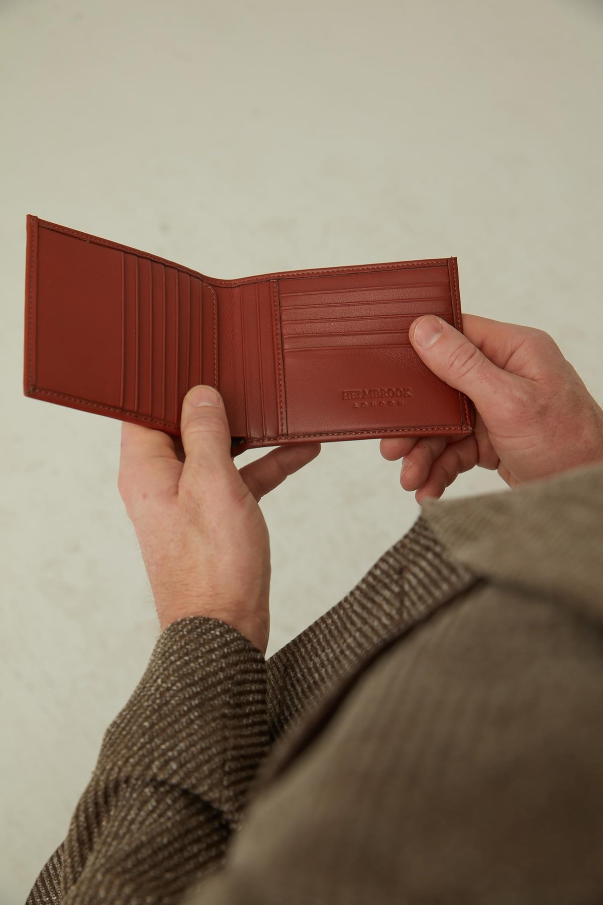 HELMBROOK London Wallet for Men, Slim Minimalist RFID Full Grain Leather, Handcrafted Bifold, 6 Card Slots, Gift Box Pouch, Christmas Birthday, Tan