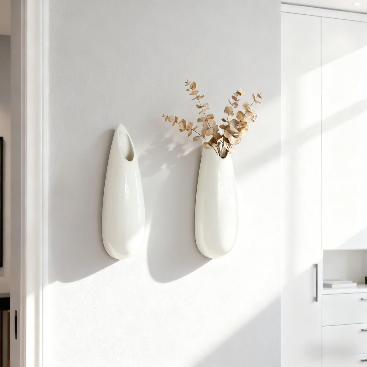 2 Pack White Ceramic Wall Vases,7.9 Inch Wall Hanging Plant Holder,Cubicle Modern Decor Plant Holder Vase for Indoor Plants, Hanging Propagation Flower Pots for Air Vases