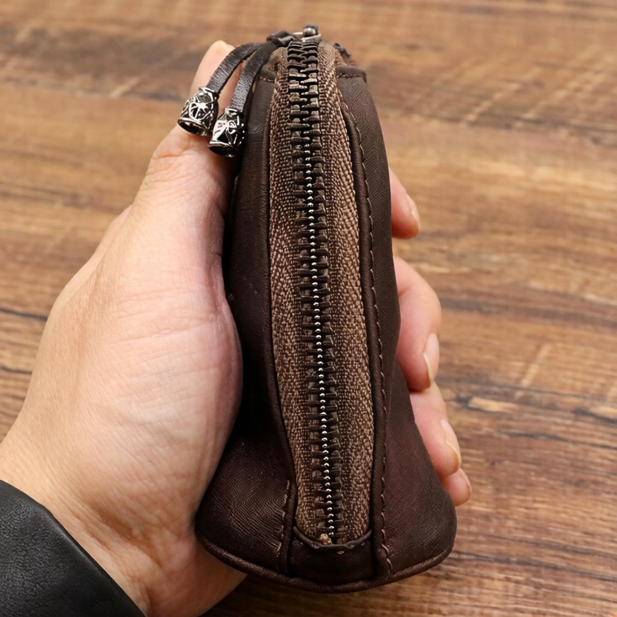 Medieval Leather Key Pouch – EDC Coin Holder for Men, Full-Grain Cowhide Keychain with Belt Hook