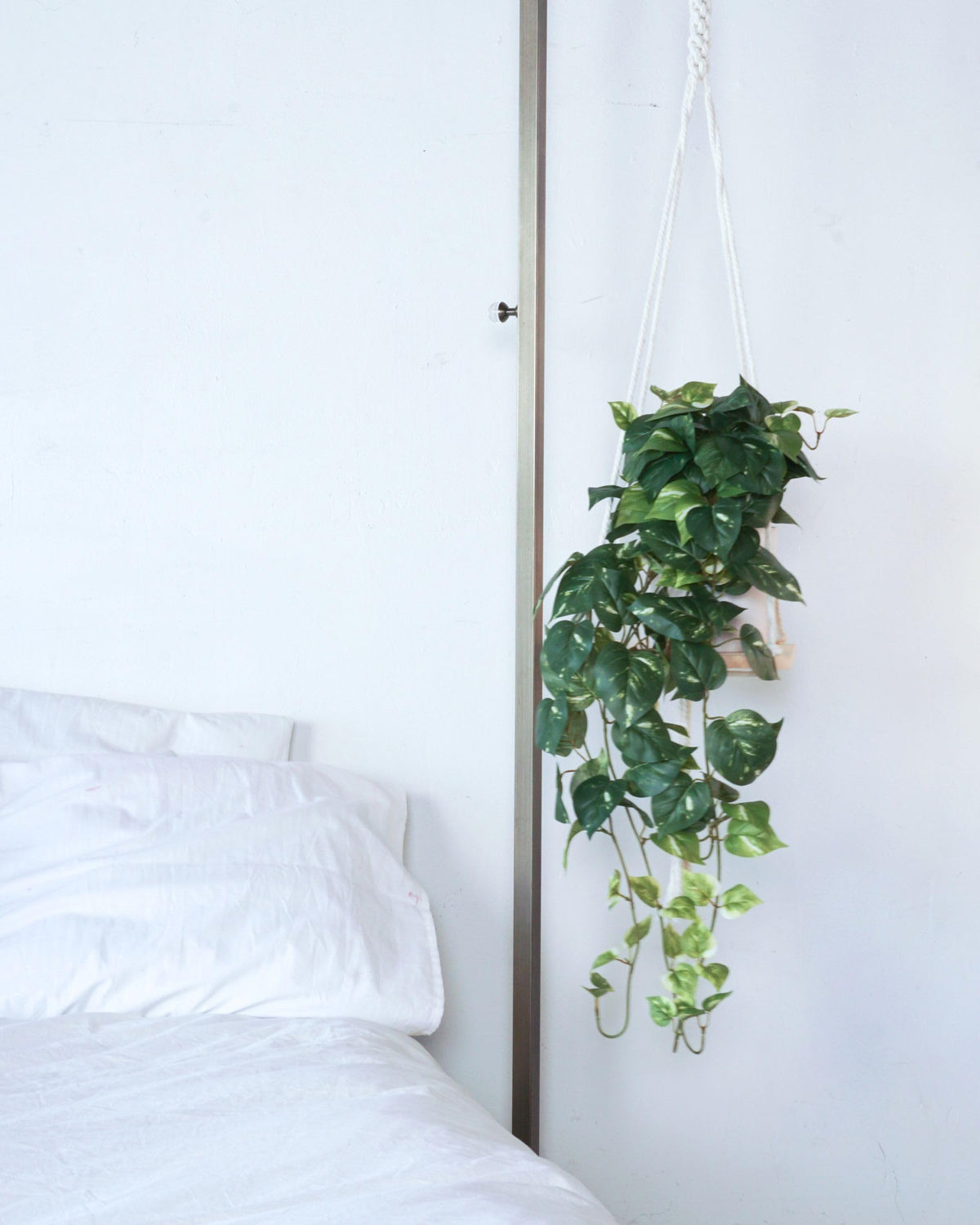 Retrograde 32" Realistic Fake Pothos Ivy Plant for Home Decor Indoor Silk Artificial Plant (Variegated - Light & Dark Green)