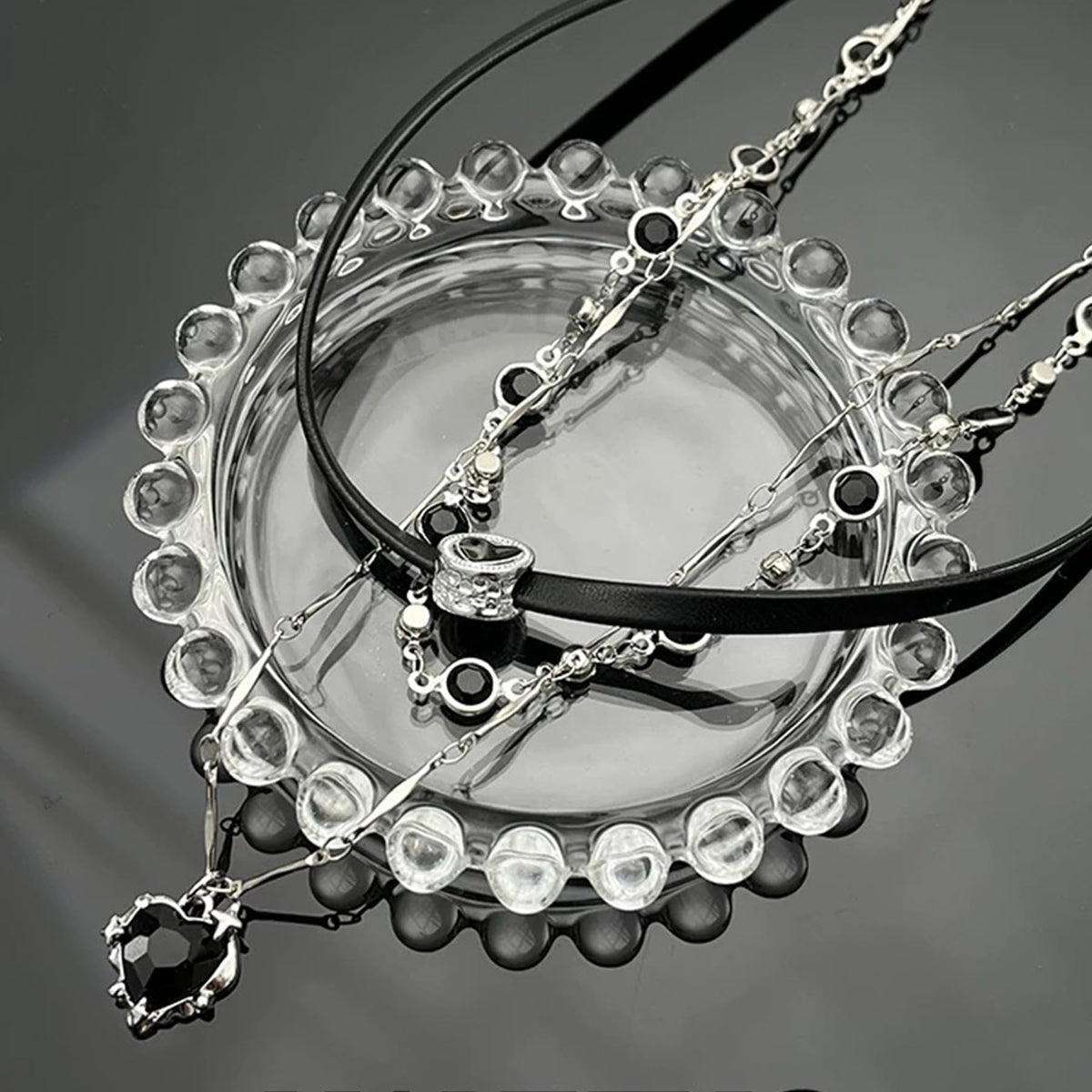 ZDZM 2Pcs Black Heart Necklace Stack With Black Bead Chain, Black Leather Choker Necklace with Heart Charm, Gothic Emo Grunge Y2k Necklace