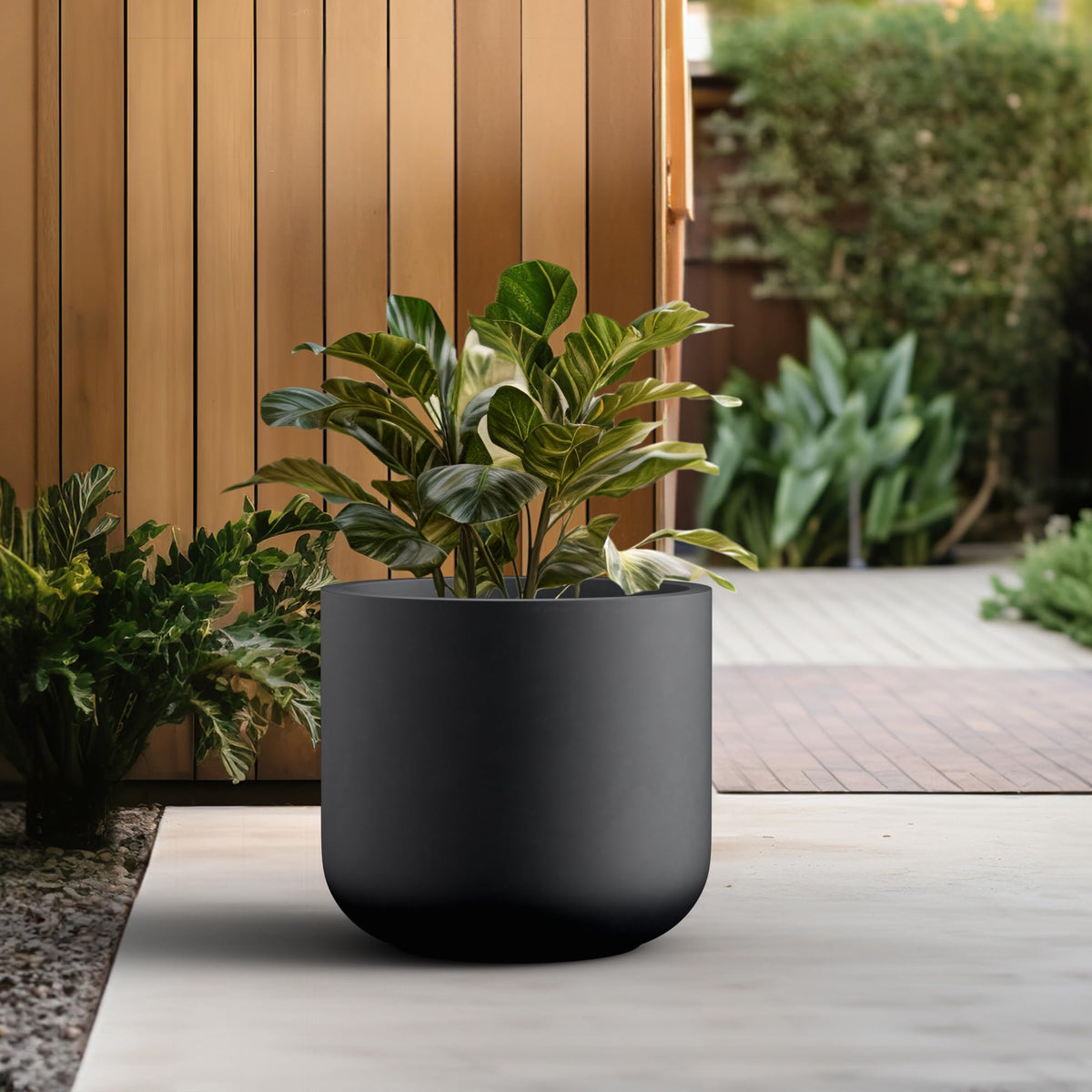 Kante Round Concrete Planter, 17.3 Inch Dia Classic-Style Large Pot with Drainage, Raven Black Finish with Painted Interior, for Indoor & Outdoor Plants, Home, Patio and Garden