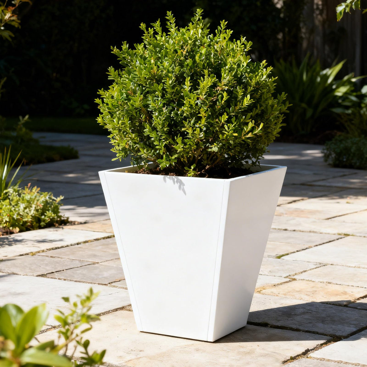 Kllkmmws Garden Planters, Indoor Outdoor Large Iron Taper Plant Pot with Bottom Drain Hole, Flower Pots for Front Porch, Patio, Balcony (White, 16 * 16 * 18in)