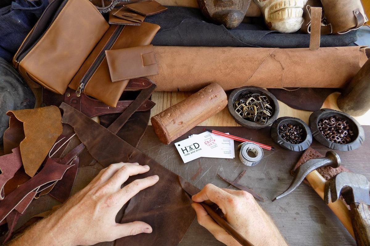 Hide & Drink, Petit Travel Vintage Clutch Bag Handmade from Full Grain Leather, Women's Fashion (Bourbon Brown)