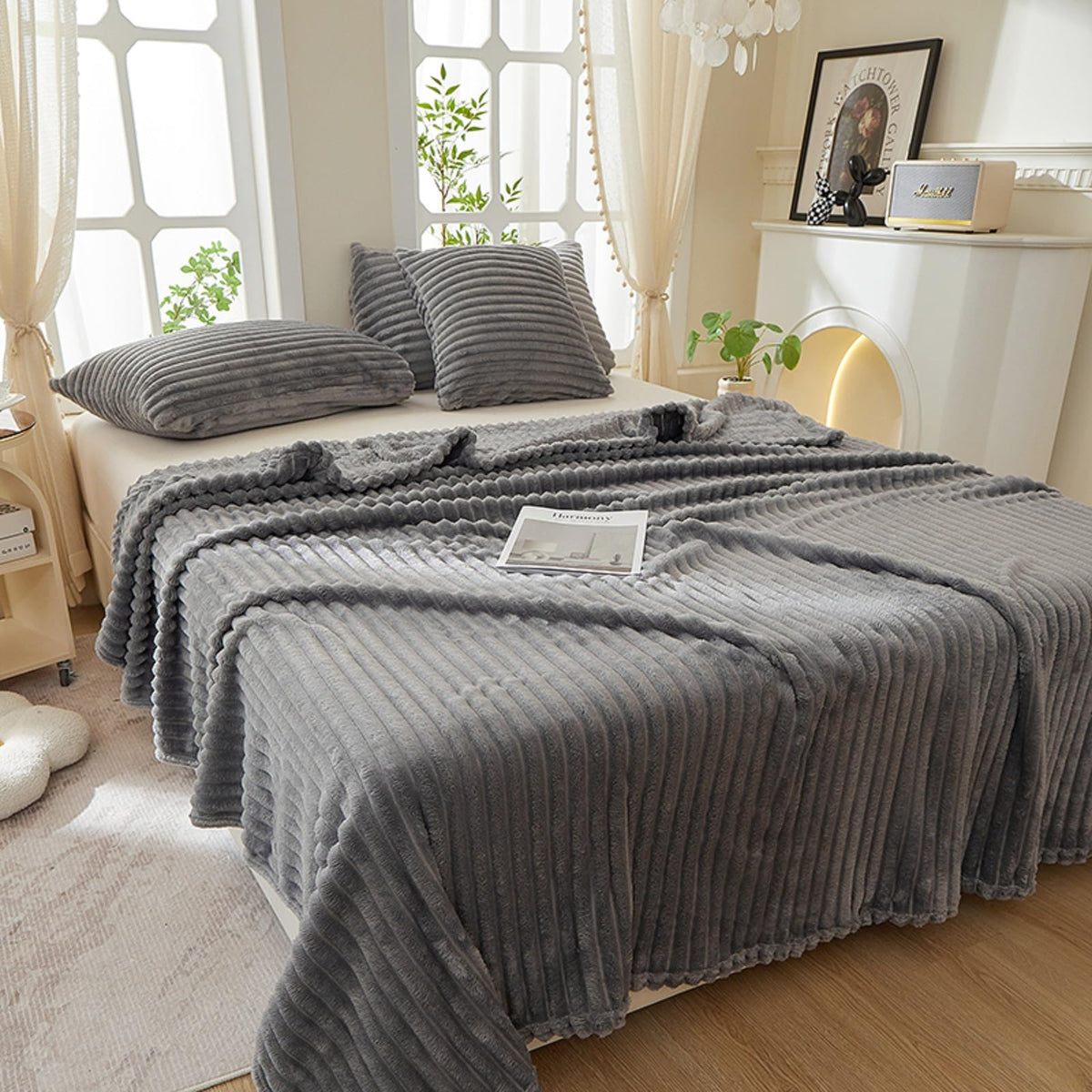 Plush 3D Stripe Fleece Throw Blanket for Couch, Ultra Soft & Warm All-Season Comfort, Lightweight Cozy Throws for Sofa Bed Dorm, for Women Girls (Light Gray, Full/Queen（80 * 90in）)
