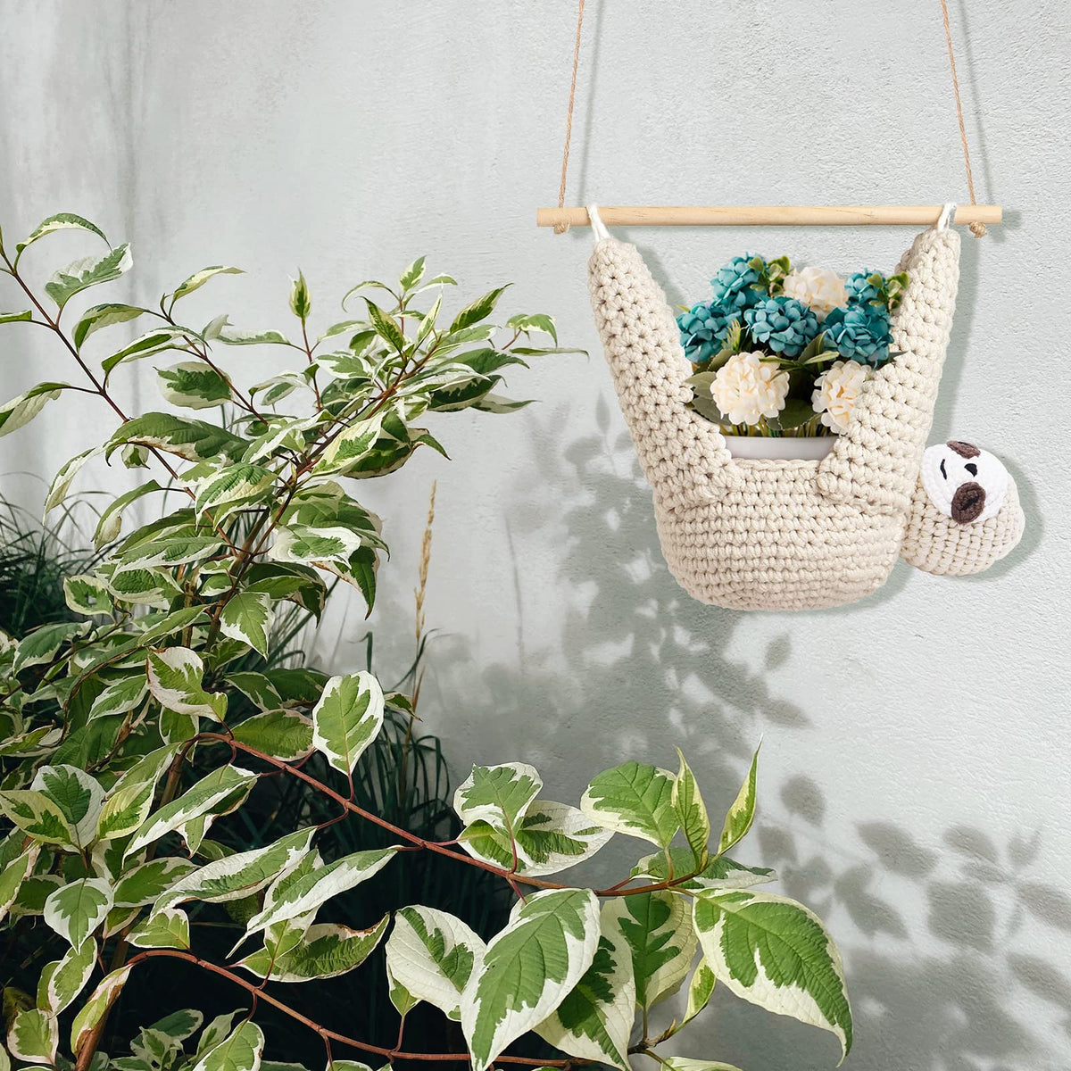MANOPAWS Macrame Plant Hanger Crochet Sloth Hanging Planter Sloth Gifts,5 Inch Animal Wall Hanging Plant Holder for Plant Sloth Lovers, Home Decor Indoor Outdoor Plants Succulent Gifts