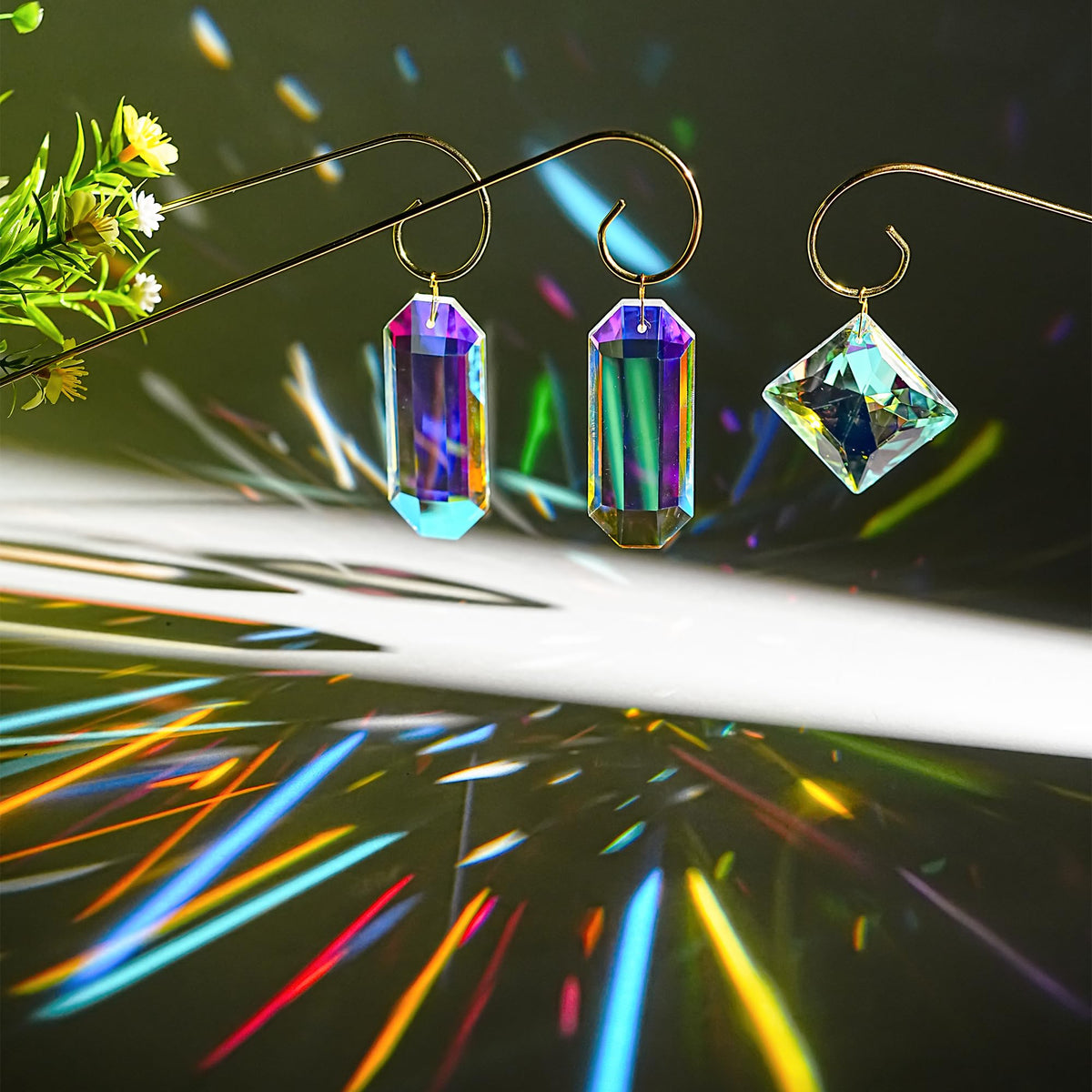 Kanpura 7 Pieces Crystal Prisms Suncatchers with 13.7 ’’ Small Trellis for Mini Potted Plants Garden Accessories Indoor Fairy Plant Suncatchers Gift for Plant Lovers (AB)