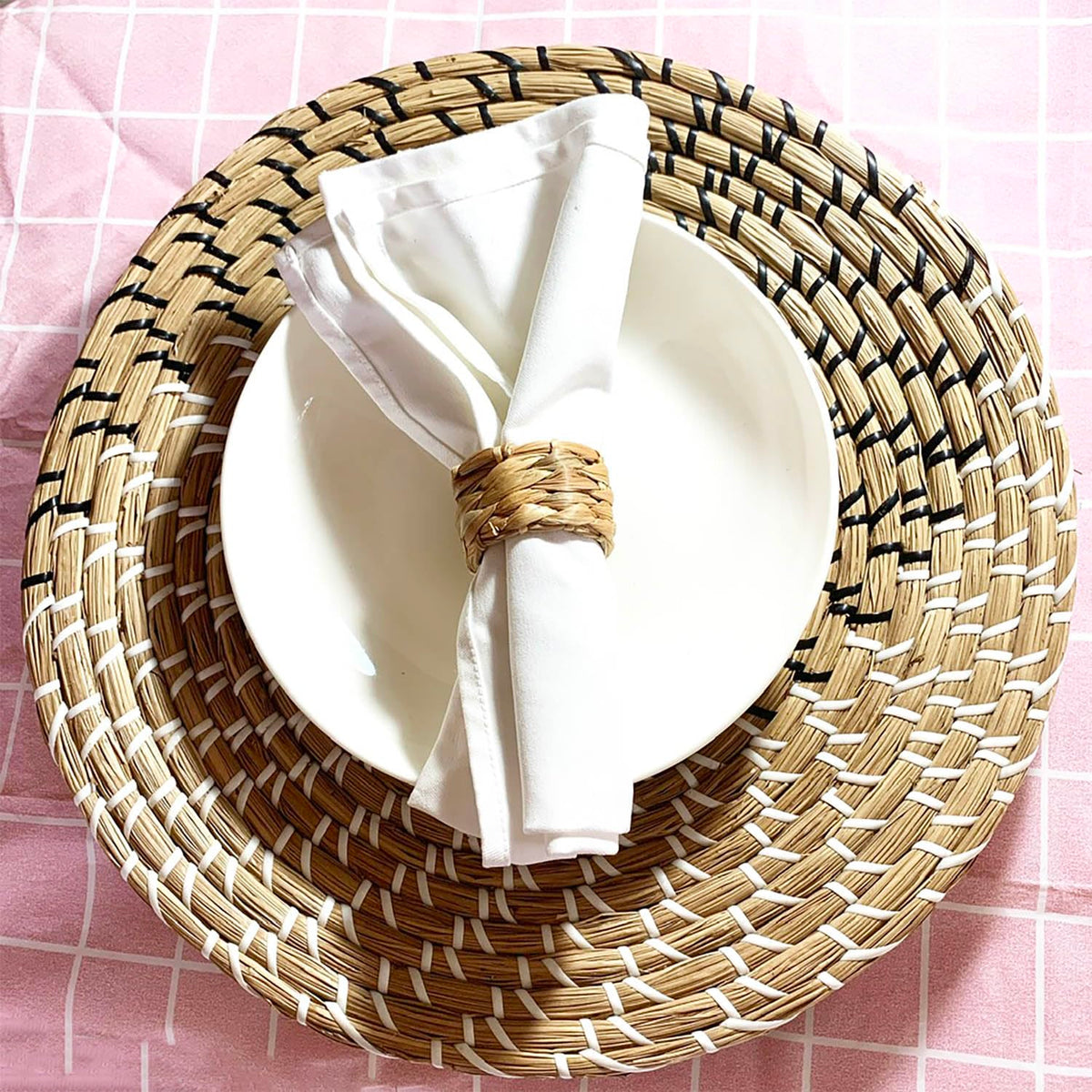 Laquedecraft Set 24 Woven Water Hyacinth Napkin Rings | Rustic Boho Wicker Napkin Holders | Natural Farmhouse Rattan Napkin Ring for Christmas, Thanksgiving Dining Table, Wedding Party