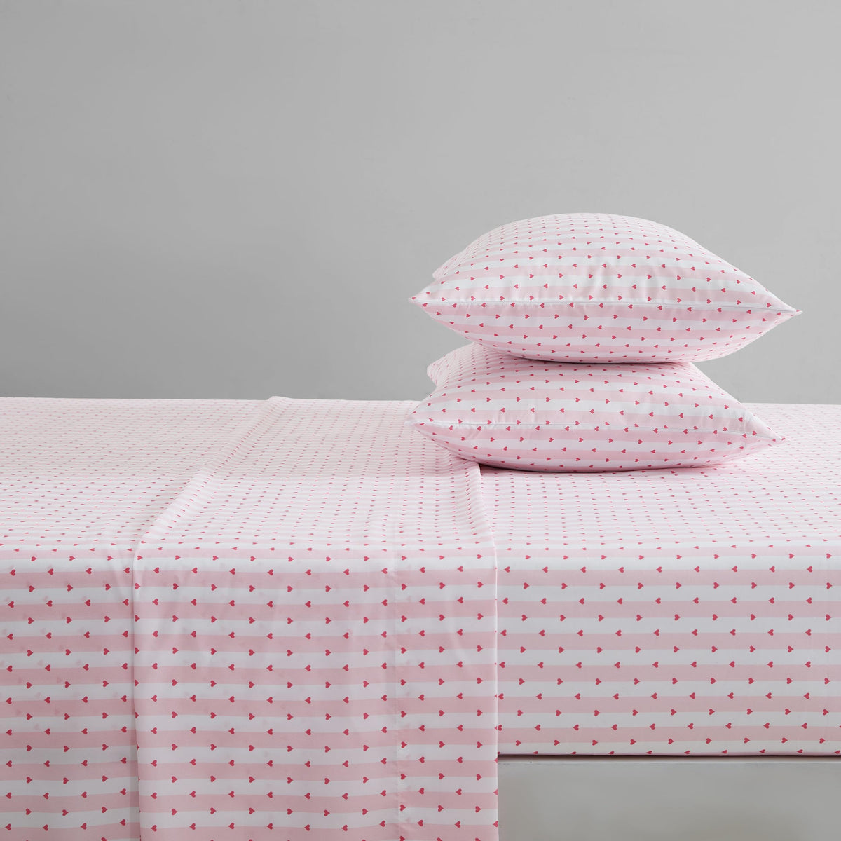 Betsey Johnson - Queen Sheet Set with Fitted Sheet & Pillowcases, Fade & Wrinkle-Free Bedding, Deep Pocket, Dorm Room Essentials, Wonderland Stripe Pink