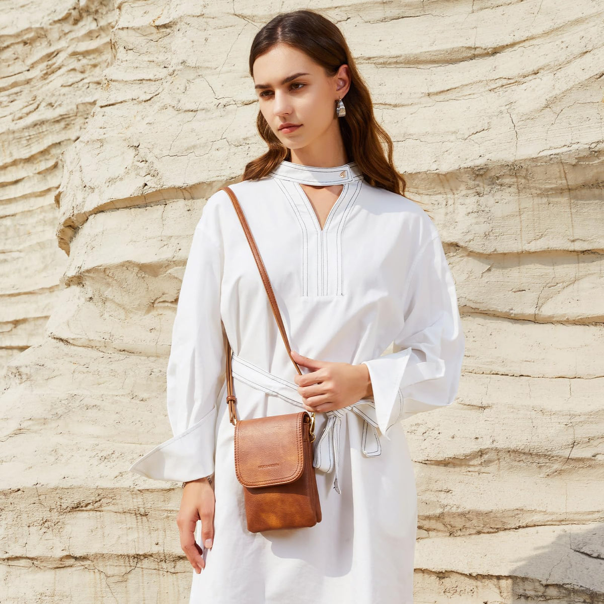 BOSTANTEN Vegan Leather Small Crossbody Bags for Women Designer Cell Phone Bag Wallet Purses Adjustable Strap Retro Brown