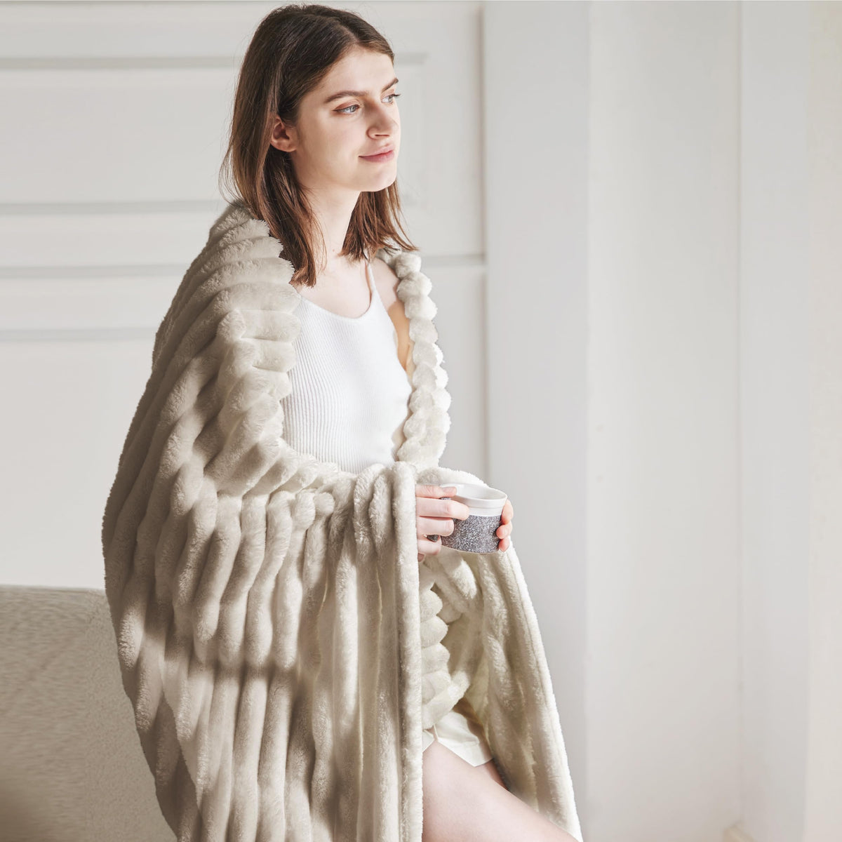 Bedsure Fleece Blanket Twin Size (Beige & Sage Green)