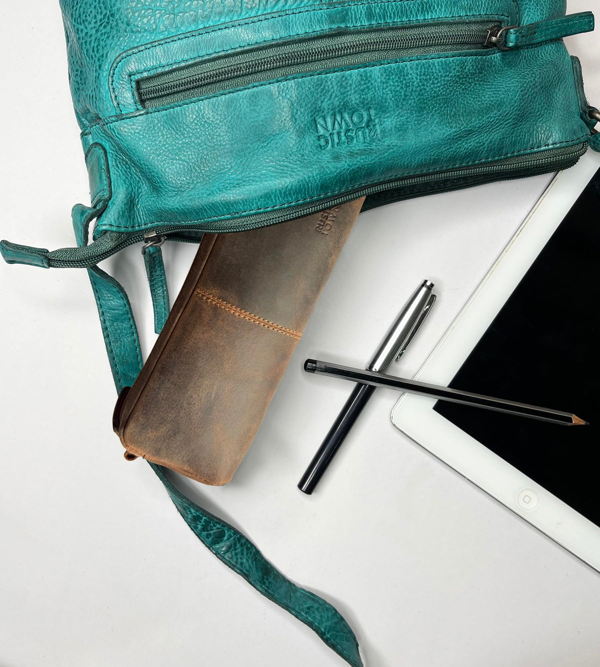 RUSTIC TOWN Leather Pencil Case for Men & Women – Full Grain Leather Pen Pouch with Zipper, Handcrafted Pencil Pouch Organizer for Office, School & Travel
