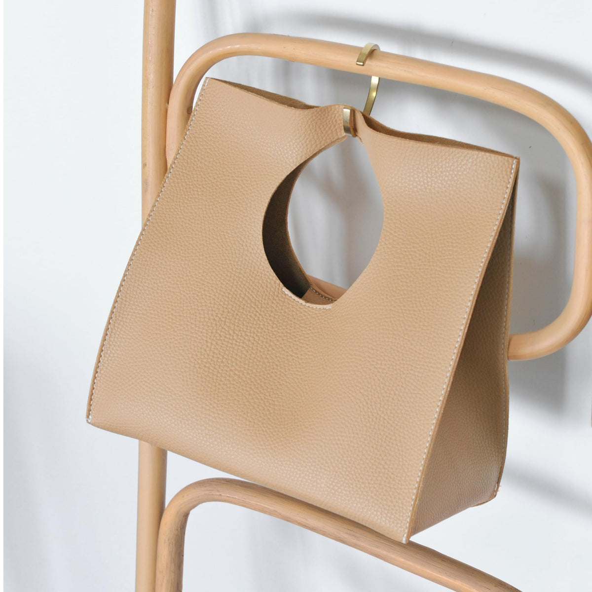 HOXIS Vintage Minimalist Style Soft Pu Leather Handbag Clutch Small Tote (Nude)