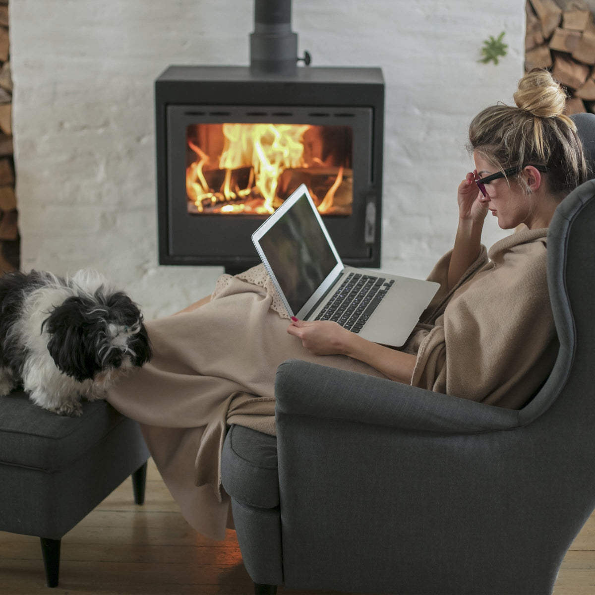 Lavish Home Velvet Throw – Oversized Microfiber Velvet Solid Polyester Throw Blanket – Breathable and Machine Washable in Stone Grey