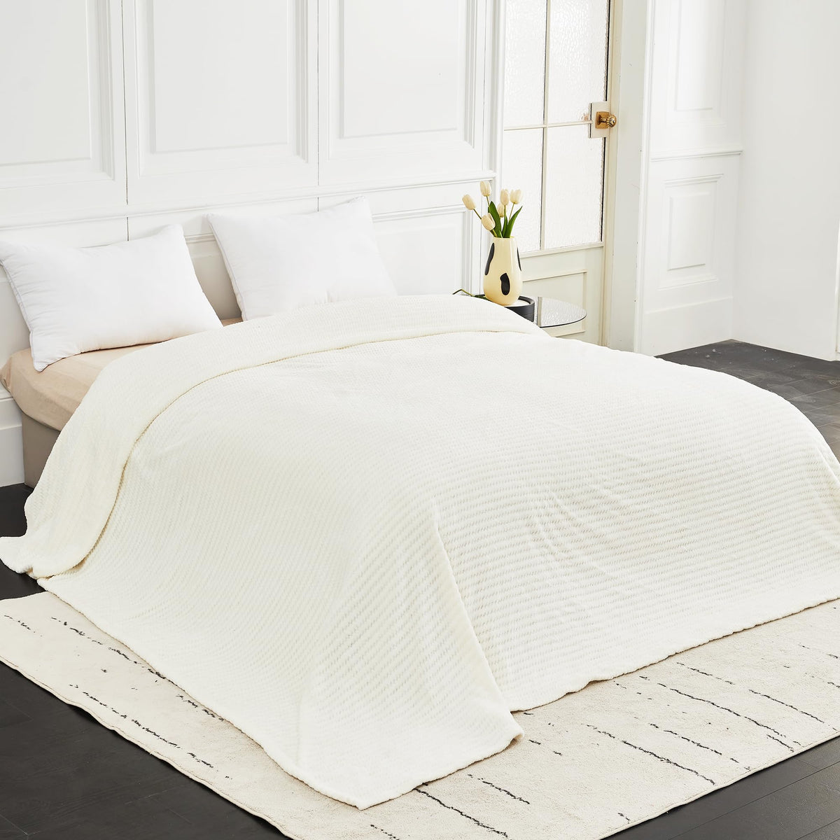 Serenhom 120x138 Inch Huge 10'x11.5' Extra Large Soft Cozy Fleece Blanket, Giant Seamless Oversized King California King Blanket Olive-Shaped Jacquard Pattern for Sofa, Family, Travel - Ivory White