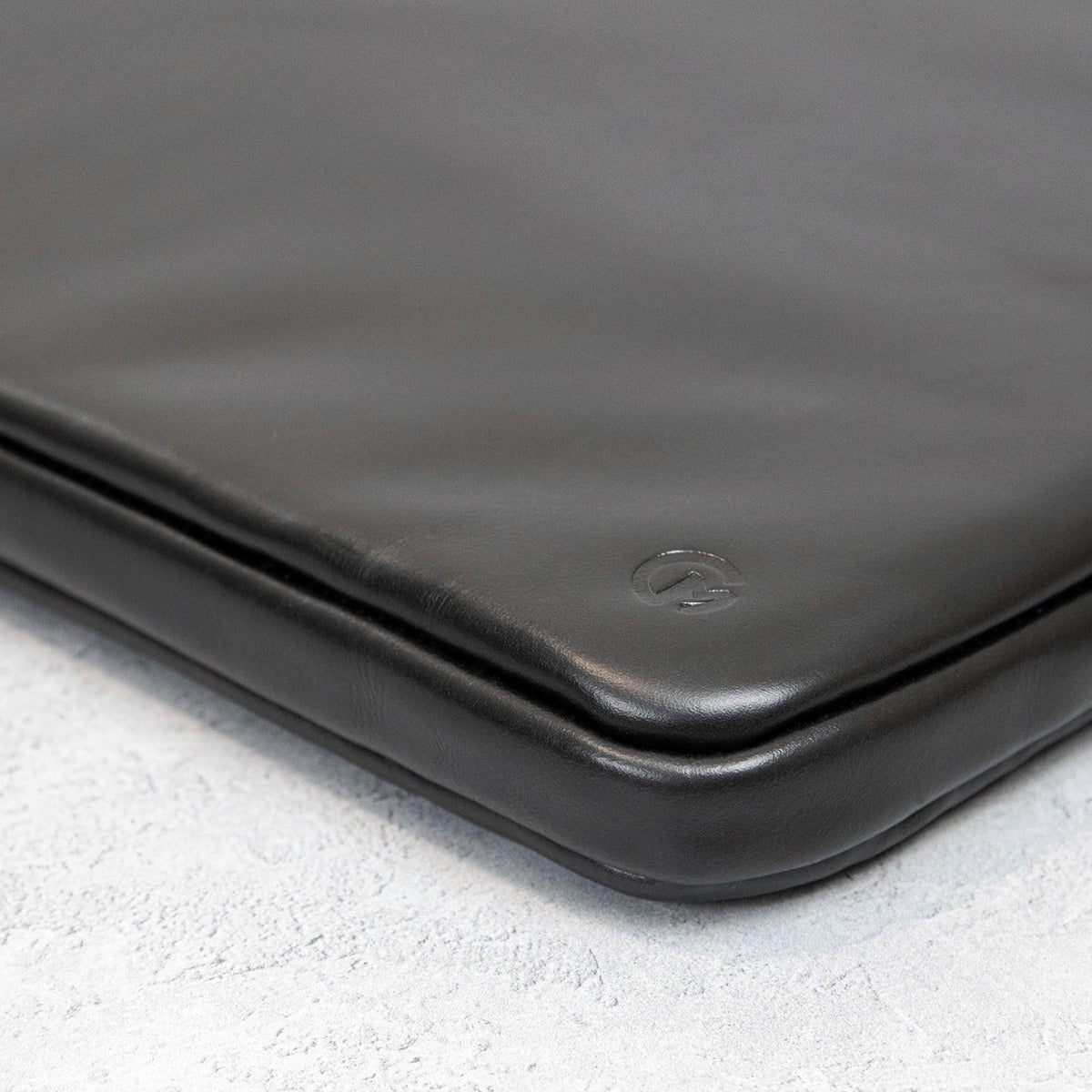 Casemade Real Leather Laptop Case/Zipped Folio Bag with Inner Pocket & Wool Lining Compatible with Apple MacBook, HP, Dell, Asus, Levovo (14 Inch - Black)