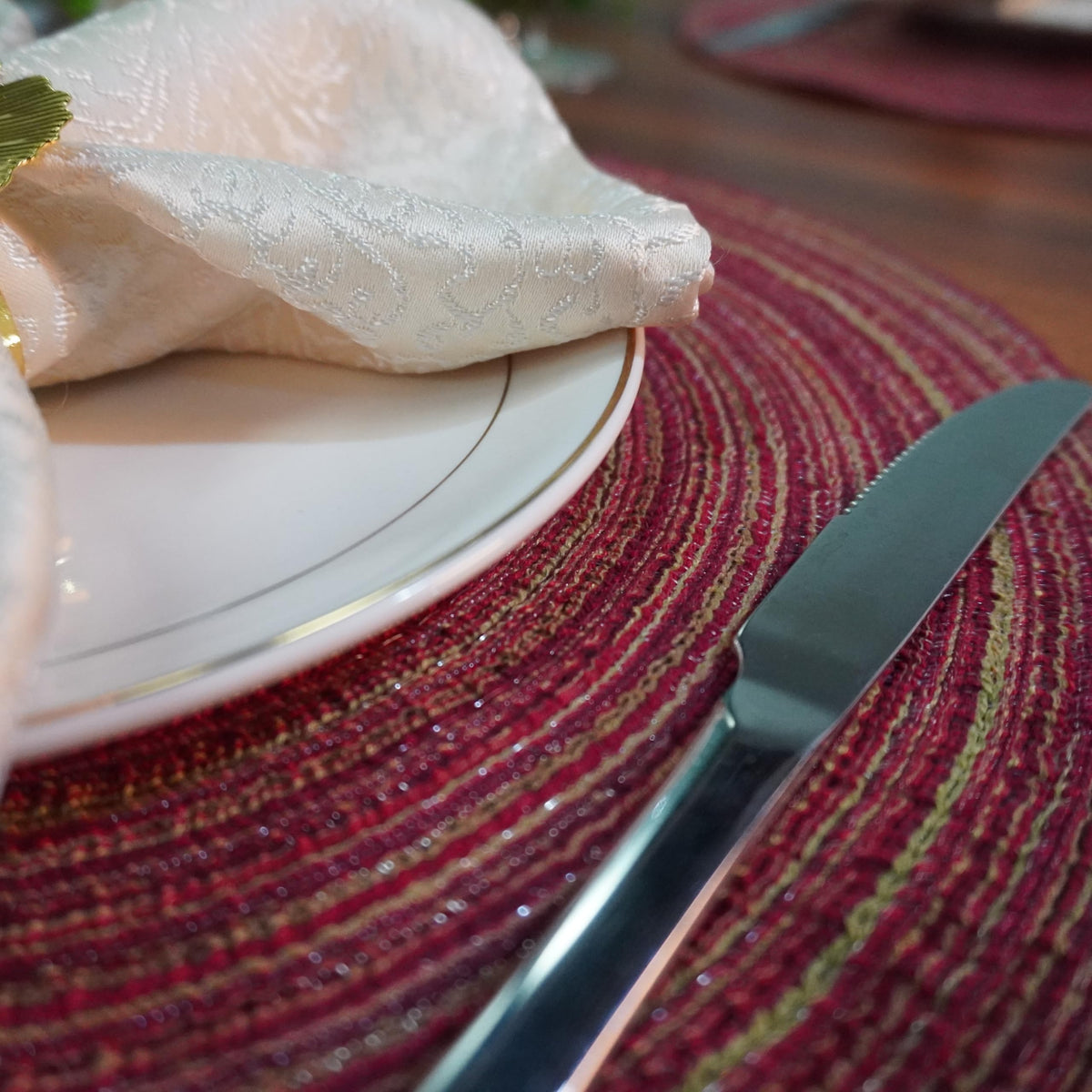 Red-A，Placemats,Round Placemats for Dining Table Set of 6 Woven Heat Resistant Non-Slip Kitchen Table Mats Diameter 14 Inch(Wine)