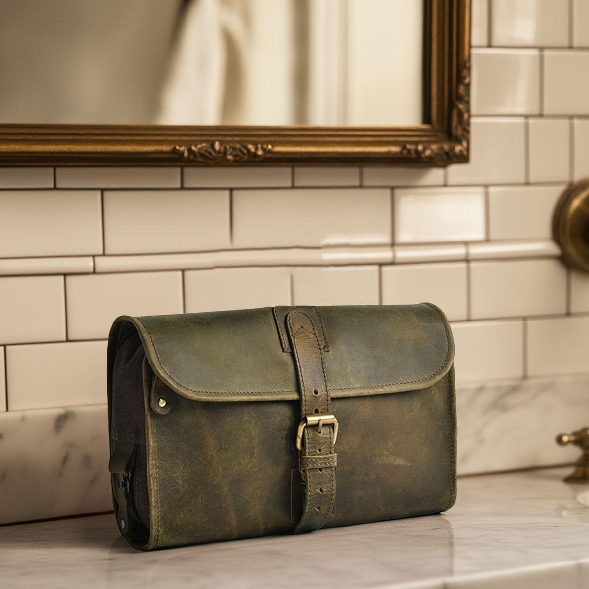 LEATHER VILLAGE Hanging Genuine Leather Toiletry Bag for Men – Handcrafted Vintage Travel Dopp Kit with Waterproof Lining, Shaving Organizer and Shower Bathroom Essentials Case - Mud