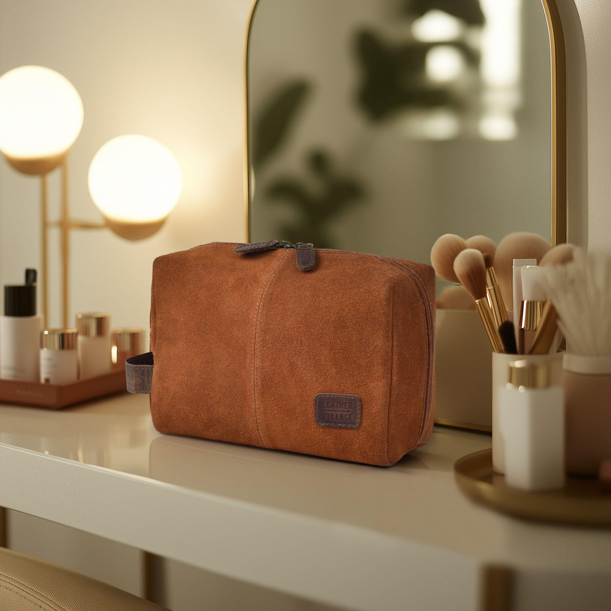 LEATHER VILLAGE Leather Travel Toiletry Bag for Men & Women - Large Capacity Dopp Kit for Shaving & Bathroom Organizer for Travel & Daily Use - Tan