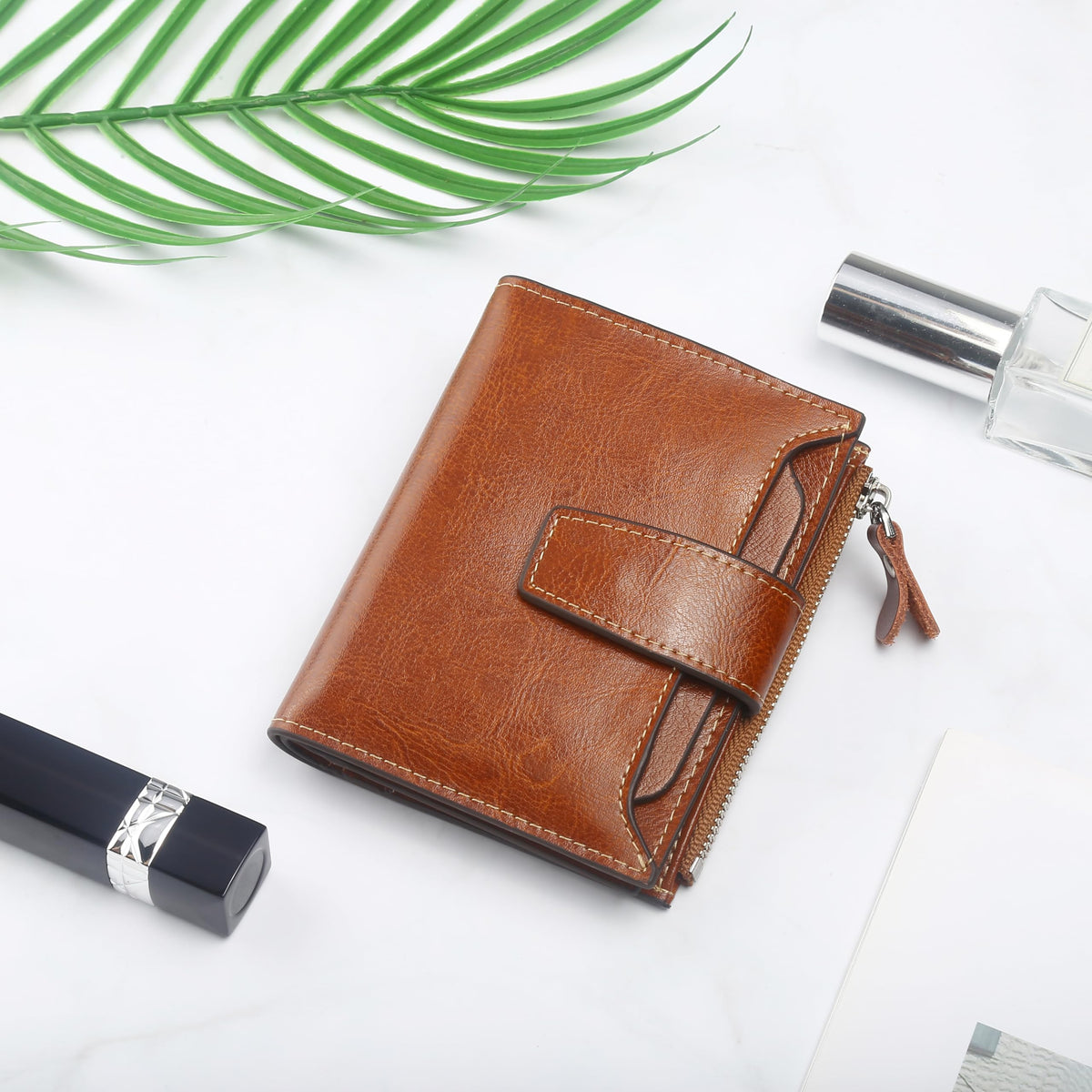 Lavemi Small Compact Women Wallet RFID Blocking Genuine Leather Bifold Purse with ID Windows(Brown)