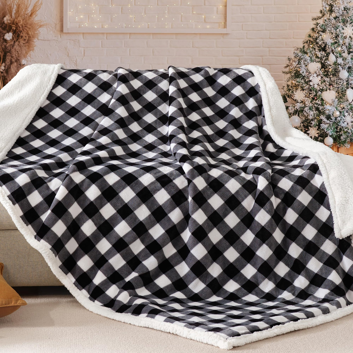 BEAUTEX Sherpa Fleece Flannel Throw Blanket, Super Soft Warm Buffalo Plaid Plush Blankets and Throws, Lightweight Cozy Fuzzy Blanket for Couch Sofa Bed (Black, Throw 50" x 60")