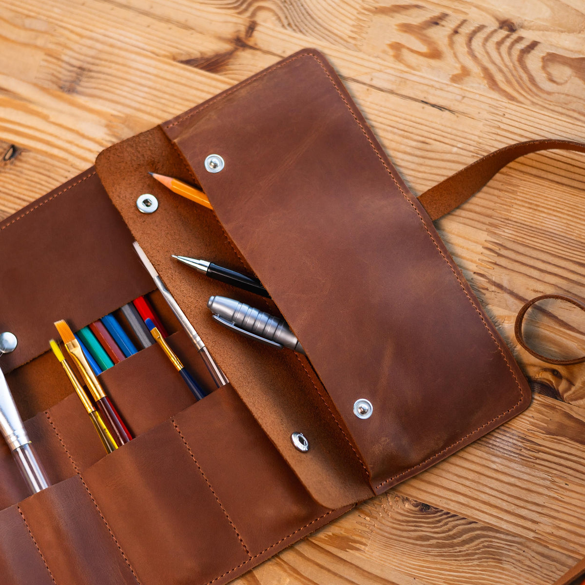 OMBUO Handmade Artist Pencil Case for Adults Women, Leather Pencil Roll, Artist Gifts, Pencil Wrap Roll Up Case, Leather Paint Brush Case, Warm Brown