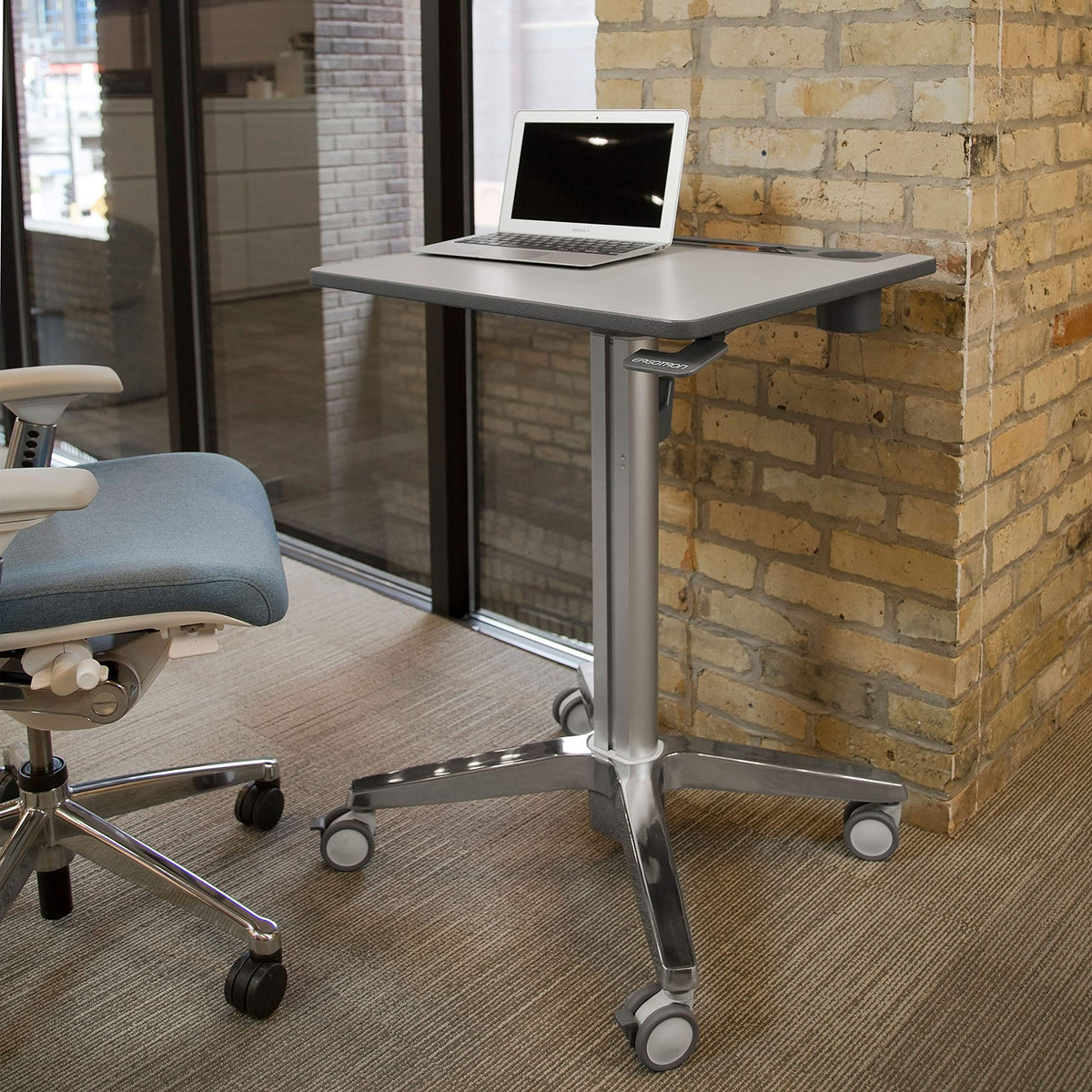 Ergotron – LearnFit Mobile Standing Desk, Adjustable Height Small Rolling Laptop Computer Sit Stand Desk with Wheels for Classroom, Office, Medical or Home Use – Adjusts from 29 to 45 Inches – Grey