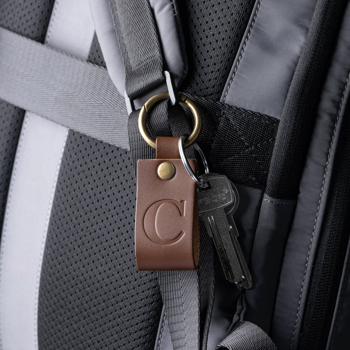MAGOR Full Grain Leather Initial Keychain for Men Women, Personalized Alphabet Keychain, Brown Leather Gift for Him Her Dad (Brown B)