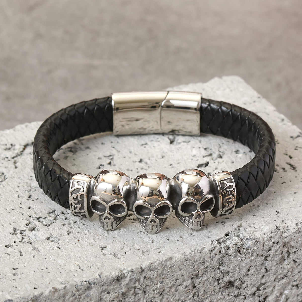 HAQUIL Gothic Punk Triple Skull Leather Wristband Cuff Bracelet. Goth Skull Jewelry Gift for Men