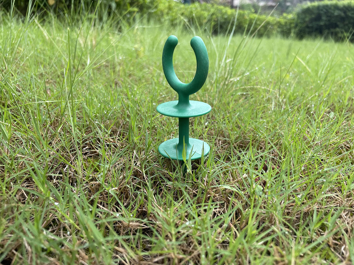 WIBBLESOX 20 Pcs Green Garden Hose Guide Stakes Holiday Lights Holder Light Duty High Toughness Plastic Nails Tools for Garden Yard Plant Protection (20)